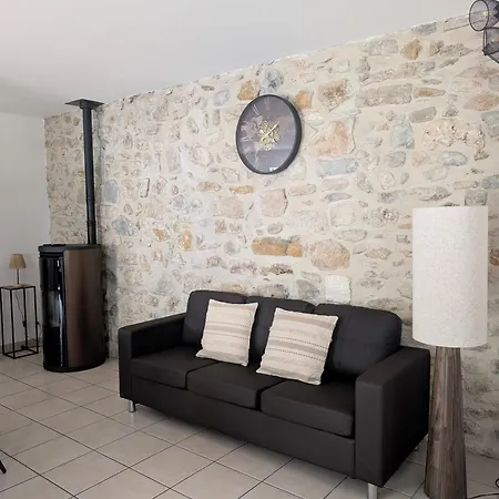 Évasion vigneronne, jolie maison de village en pierre Vallon-Pont-dʼArc